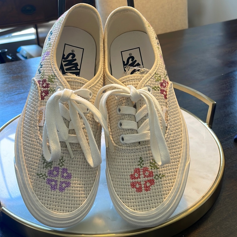 Vans Authentic 44 DX Needlepoint Shoes! new condition! Never worn